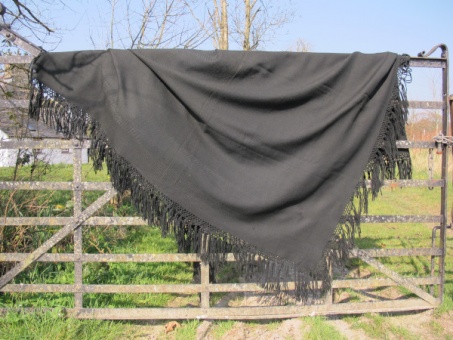 black_shawl_overall