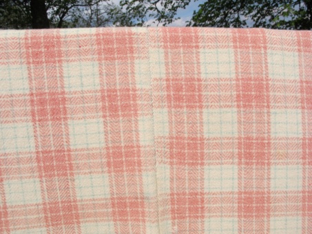detail_of_plaid_on_pink_and_cream_narrown_loom