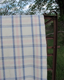 res_detail_of_plaid_pink_blue_and_cream